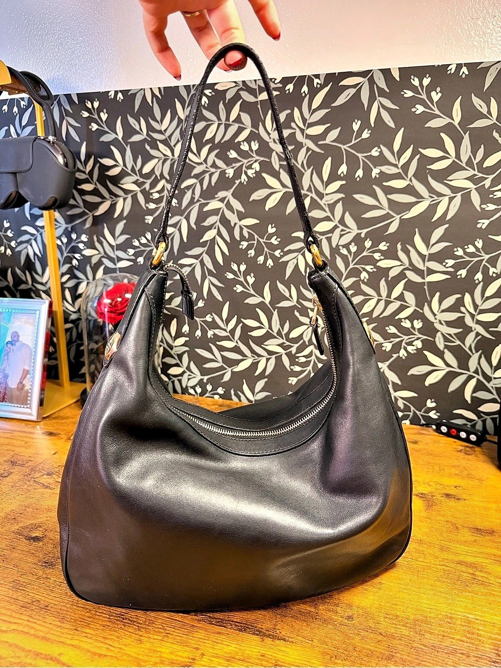 Gucci Vintage Black Leather Hobo Shoulder Bag Gold Hardware